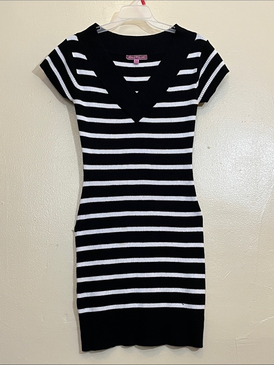 Derek Heart Dresses & Skirts - Striped V-Neck Knit Dress in Black and White